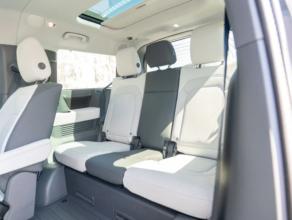 New 2026 Gray Land Rover X-Dynamic SE image 23