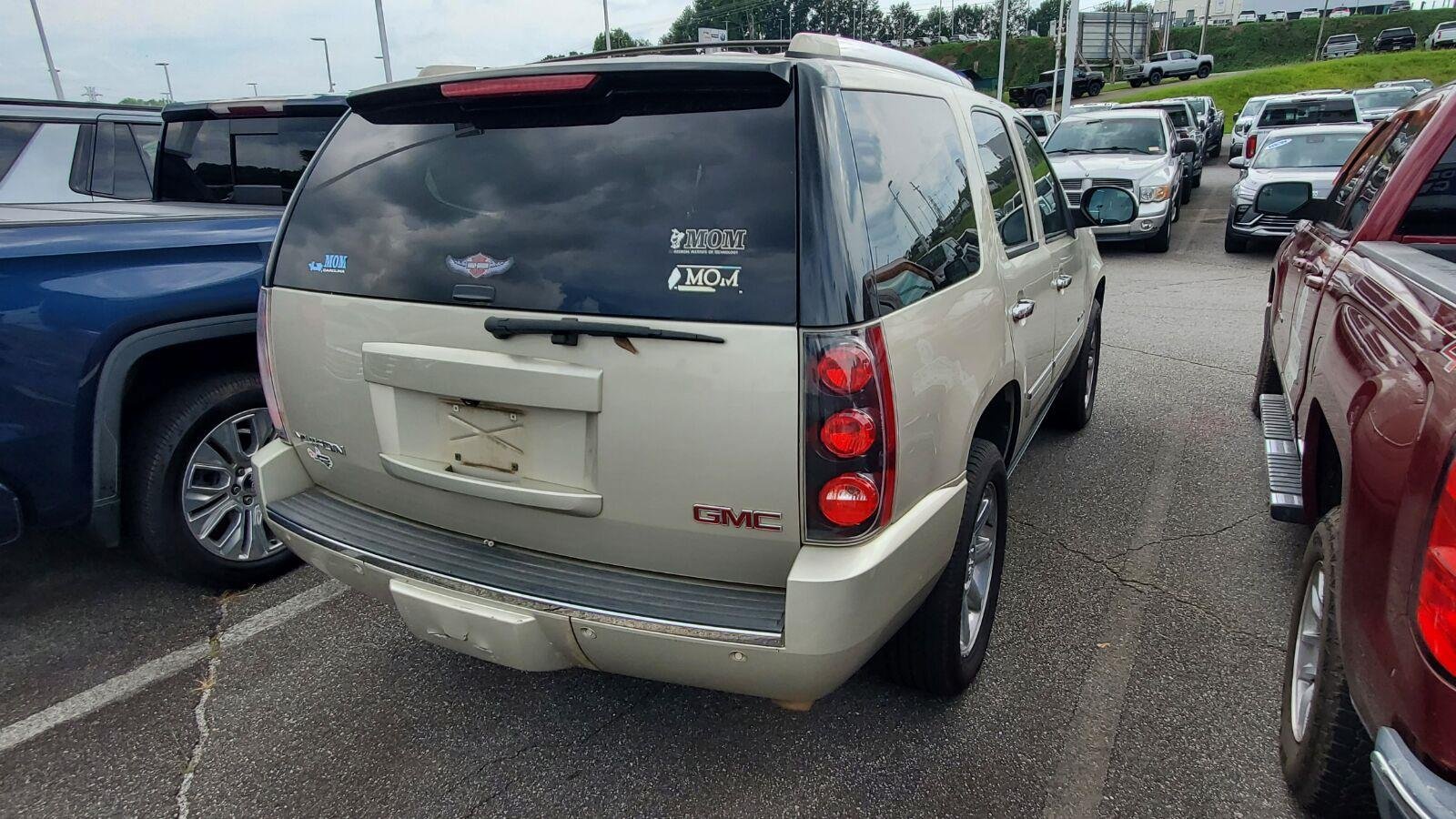 Used 2013 CHAMPAGNE SILVER METALLIC GMC Denali image 10