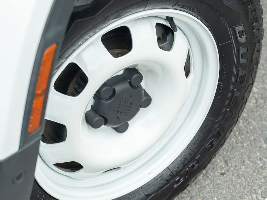 Used 2023 White Land Rover Standard image 9