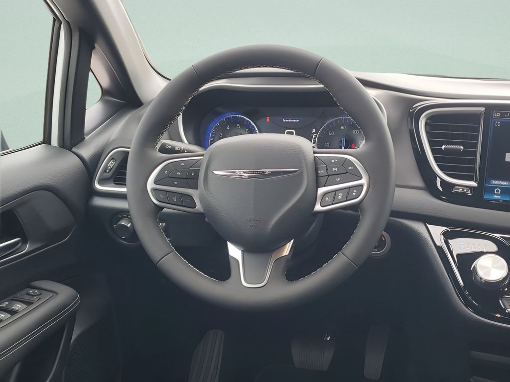2026 Chrysler Voyager LX - Photo 25