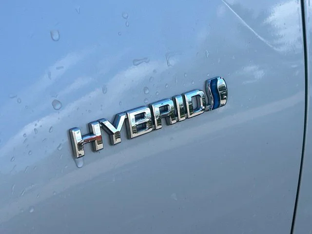 Used 2016 White Toyota Three Touring image 13