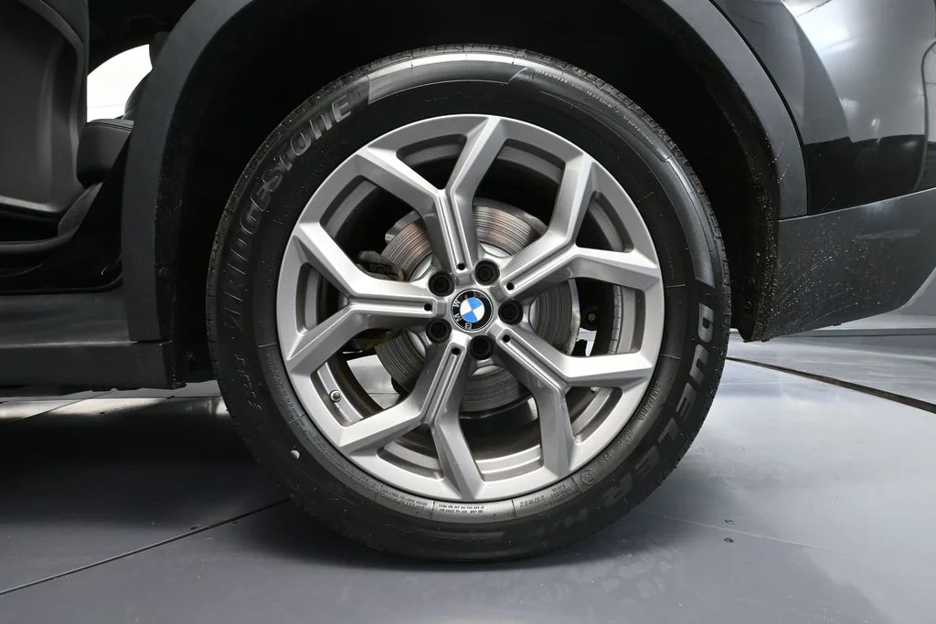 Used 2023 Black BMW xDrive30i image 14