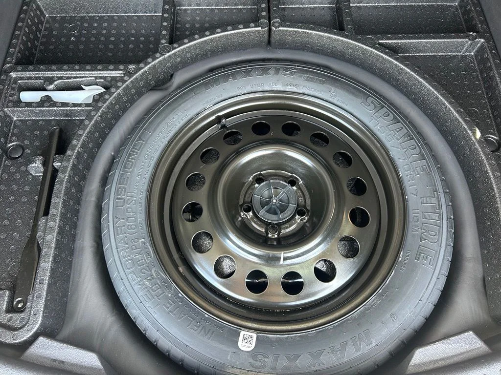 Used 2016 Gray Ford SE image 30