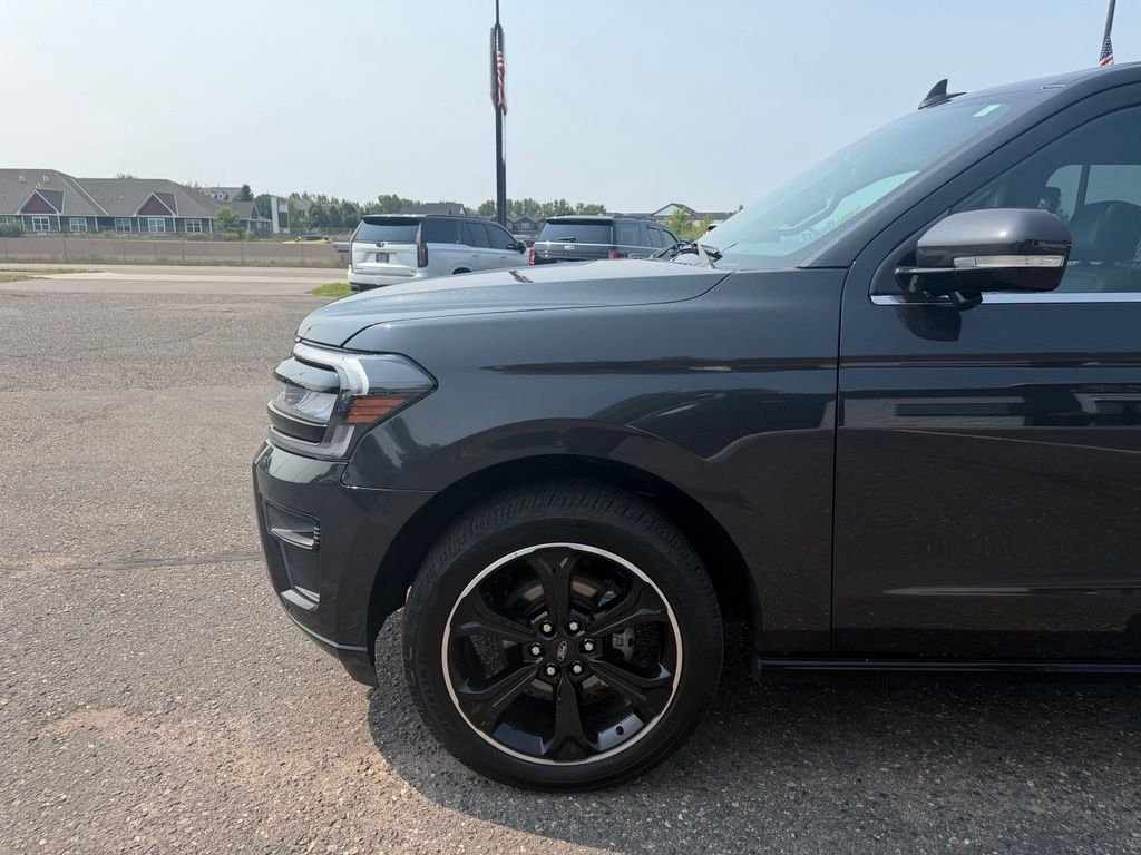 Used 2023  Ford Limited image 10