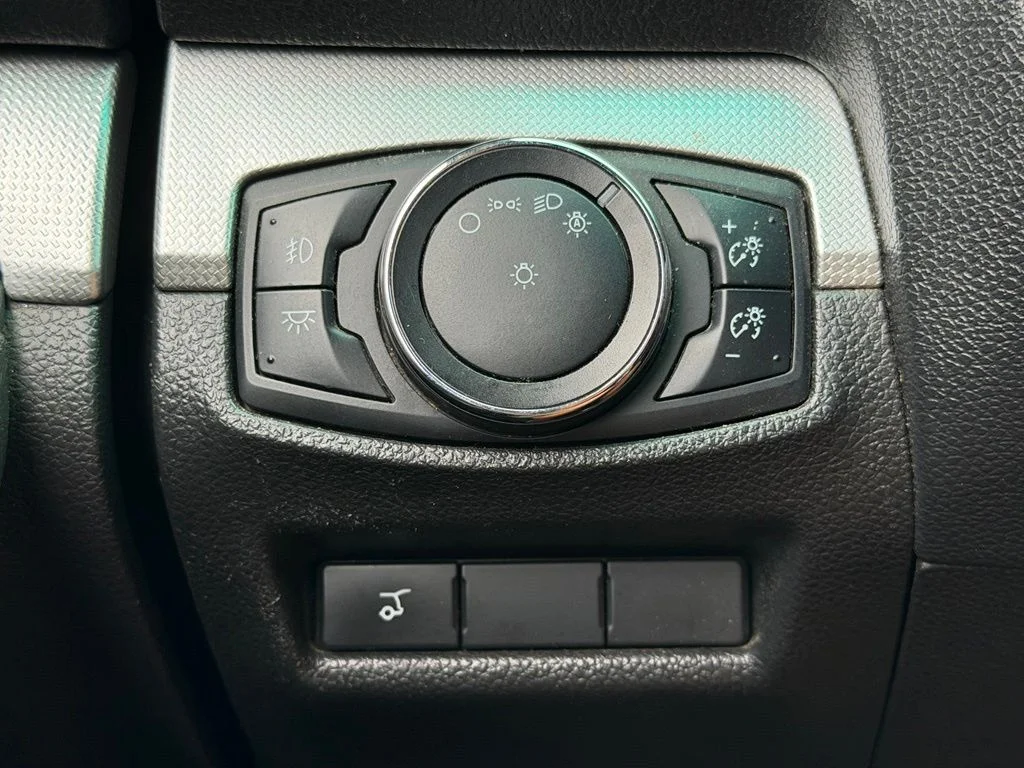 Used 2015  Ford XLT image 26
