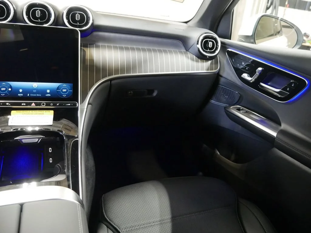 New 2026 Polar White Mercedes-Benz GLC 300 image 25