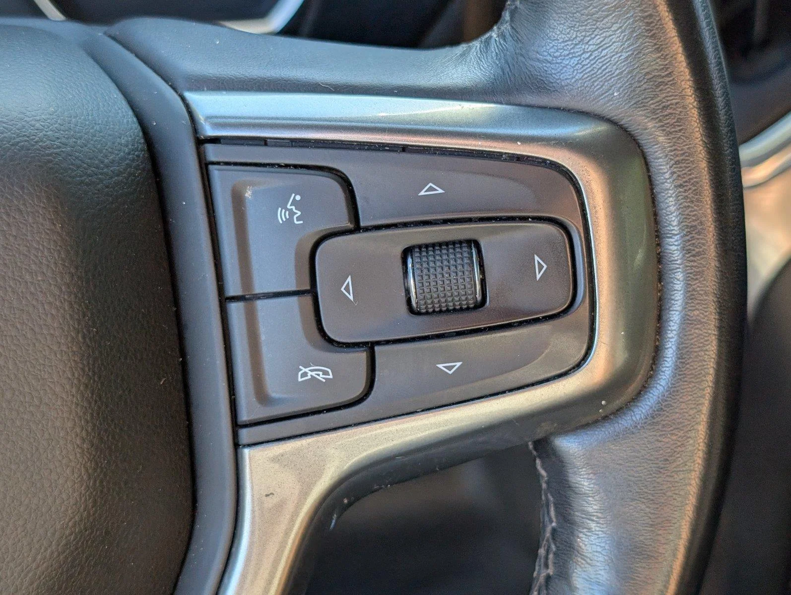 Used 2021 Summit White Chevrolet RST image 28