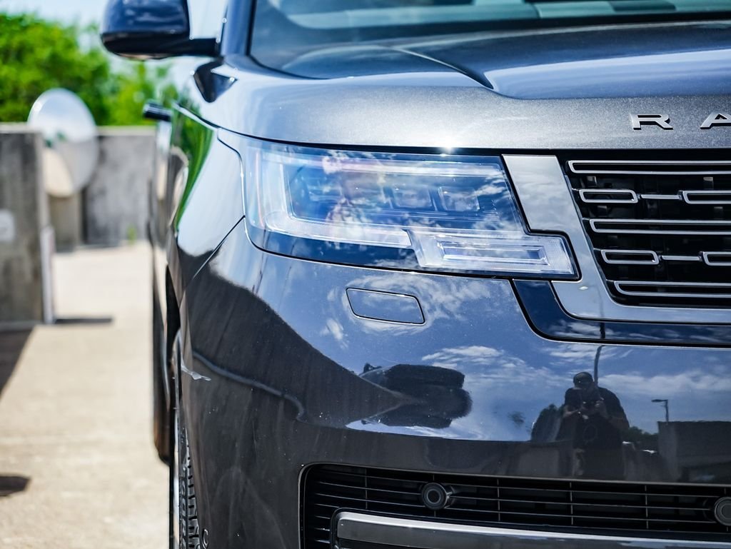 Used 2025 Gray Land Rover SE image 9