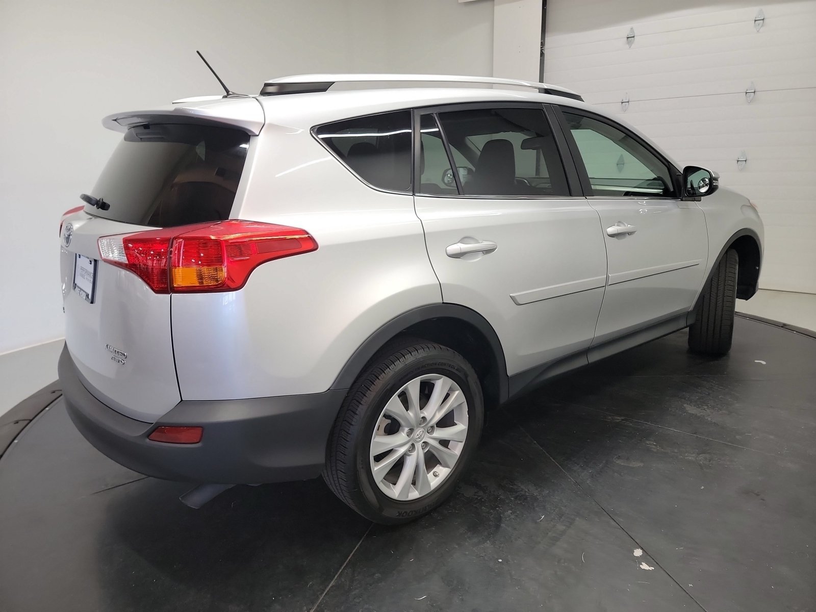 Used 2015 Classic Silver Metallic Toyota Limited image 8