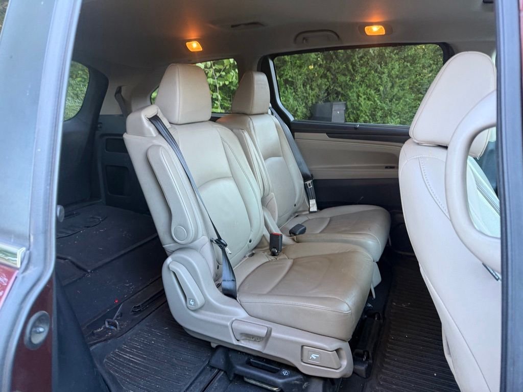 Used 2018 Deep Scarlet Pearl Honda EX-L image 17