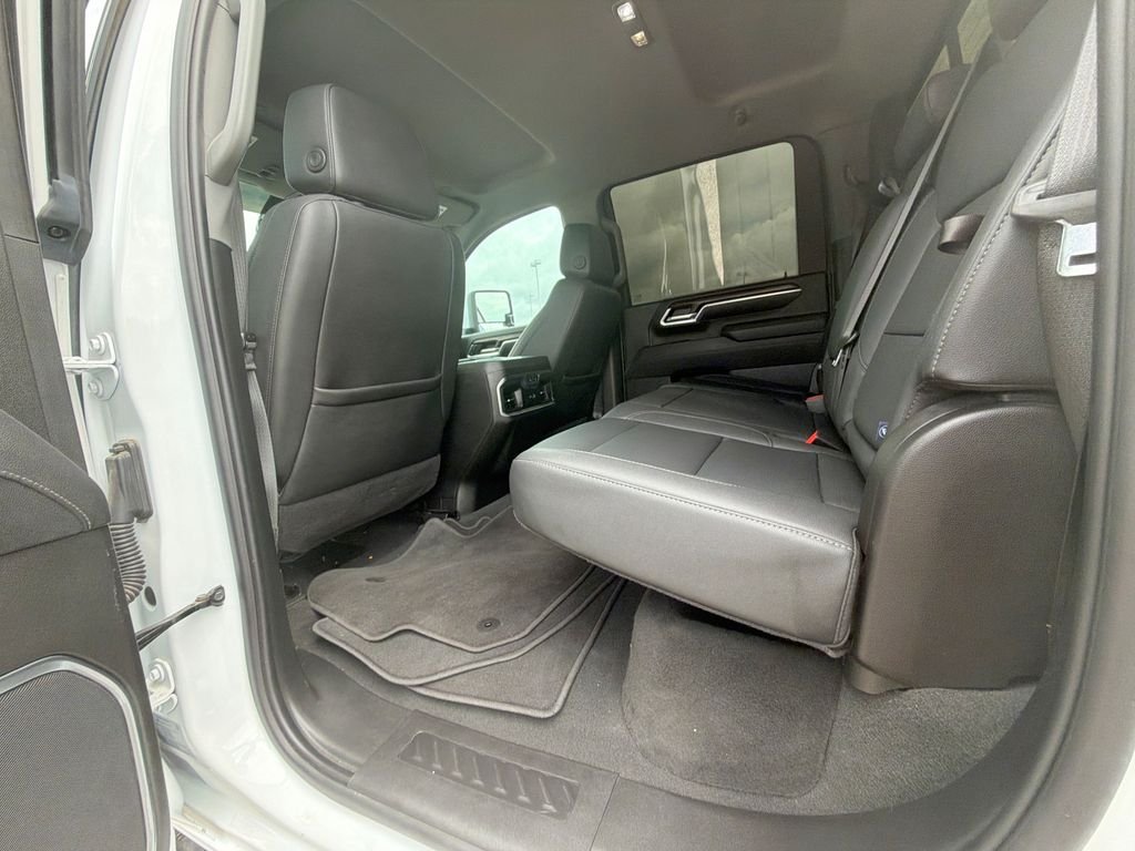 Used 2025 White GMC SLT image 26