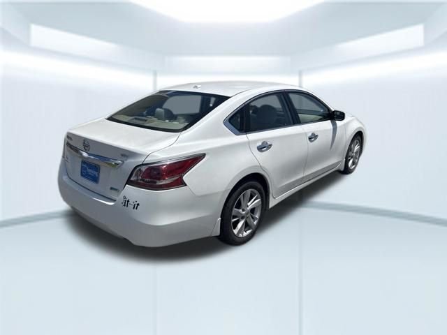 Used 2014 White Nissan 2.5 SV image 6