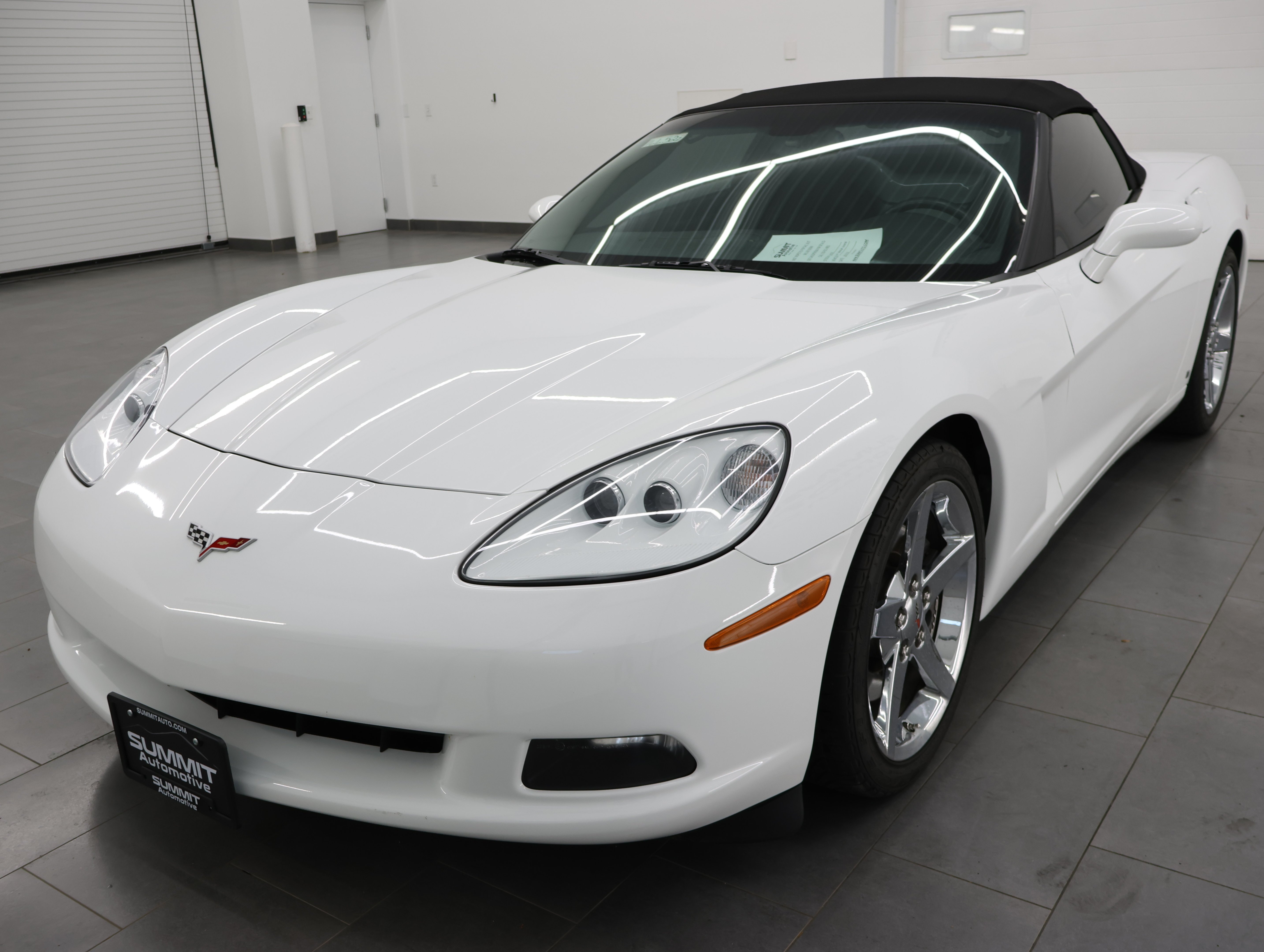 Used 2007 Arctic White Chevrolet  image 7
