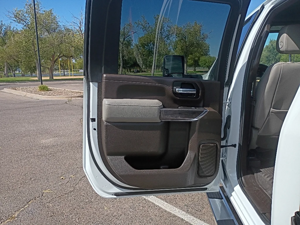 Used 2021 Summit White Chevrolet LTZ image 18