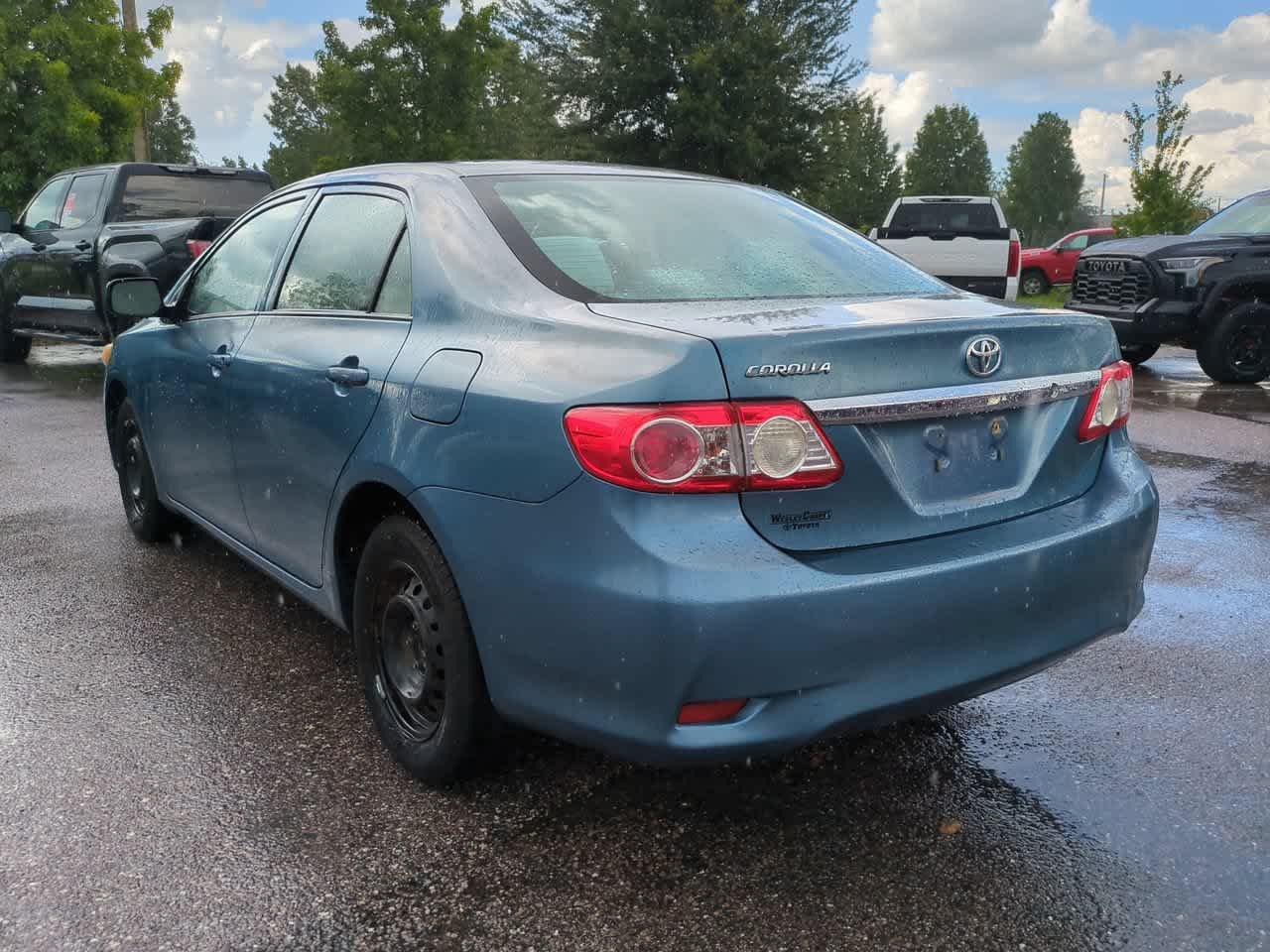 Used 2013 Tropical Sea Metallic Toyota L image 4