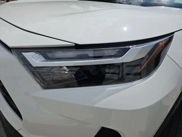 Used 2025 White Toyota LE image 28