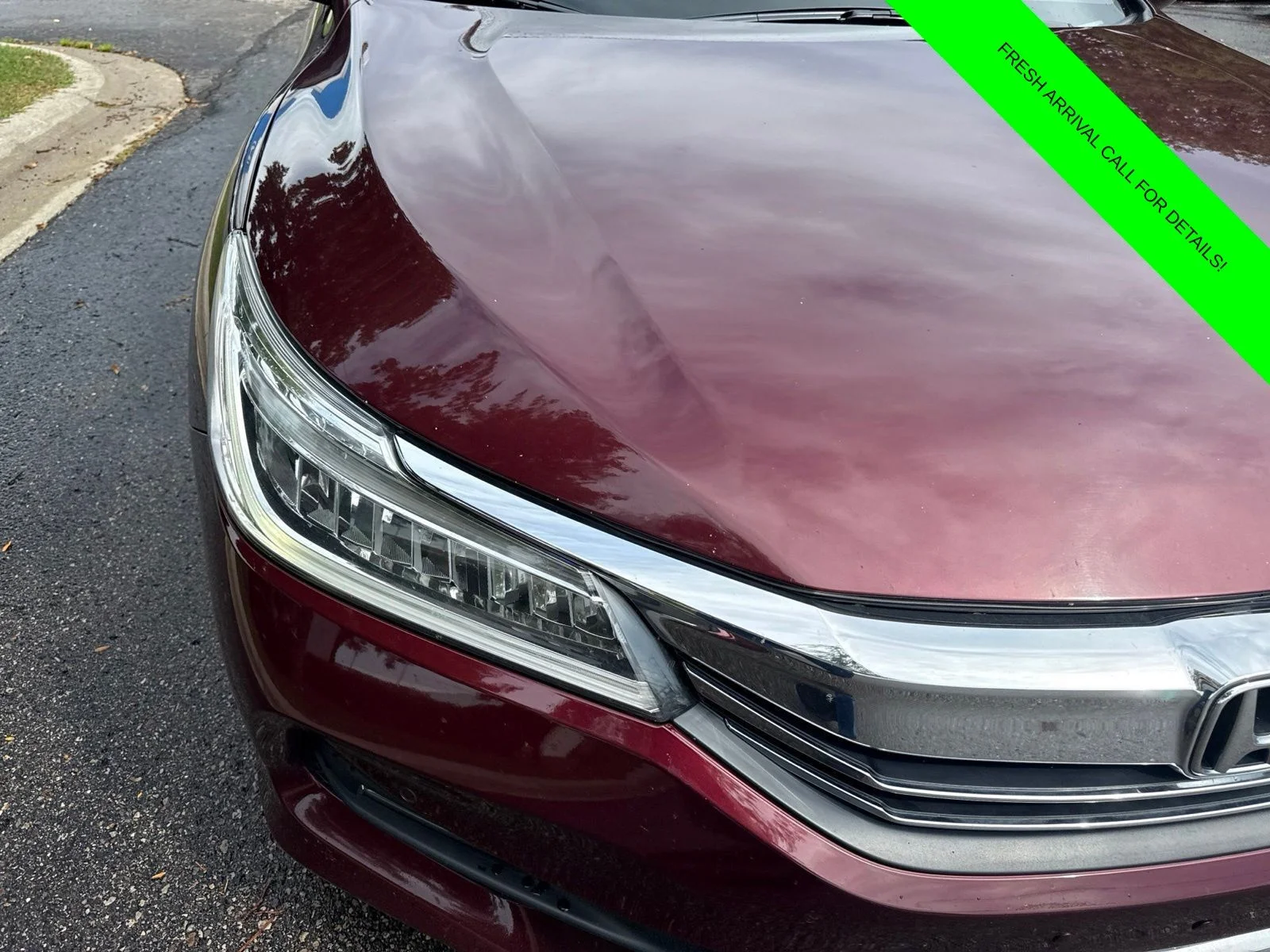 Used 2016 Basque Red Pearl II Honda Touring image 3