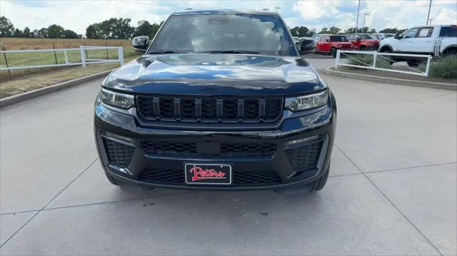 New 2027 High-Gloss Black Paint Jeep Limited image 4