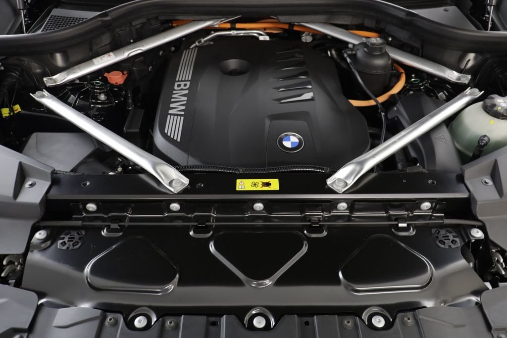 New 2026 Black Sapphire Metallic BMW xDrive50e image 24