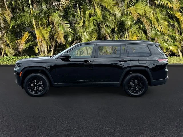 New 2026 Diamond Black Crystal Pearl-Coat Exterior Paint Jeep Laredo image 2
