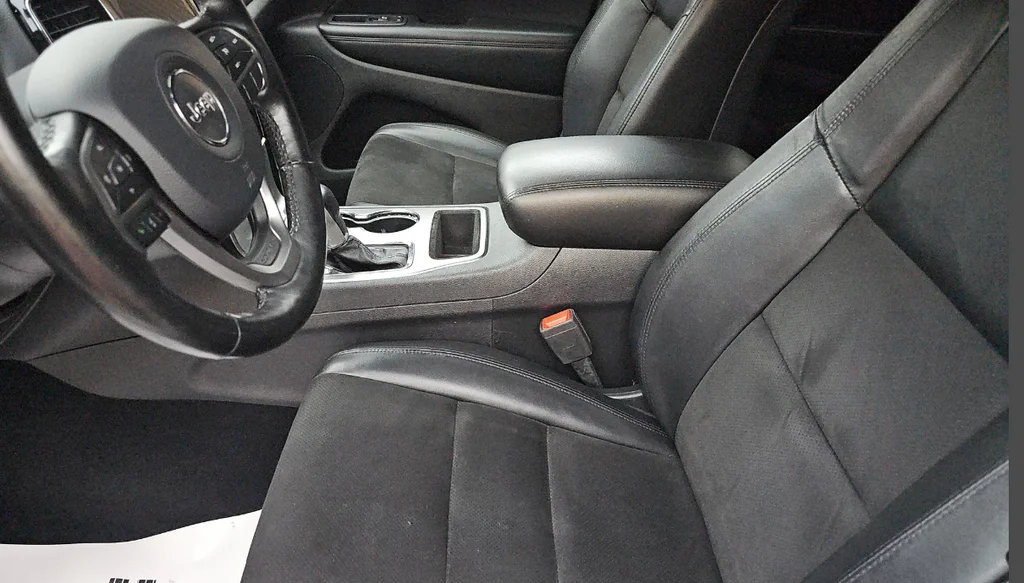 Used 2020 White Jeep Altitude image 23