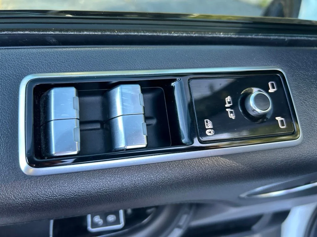 Used 2019 White Land Rover 5.0L V8 Supercharged image 13