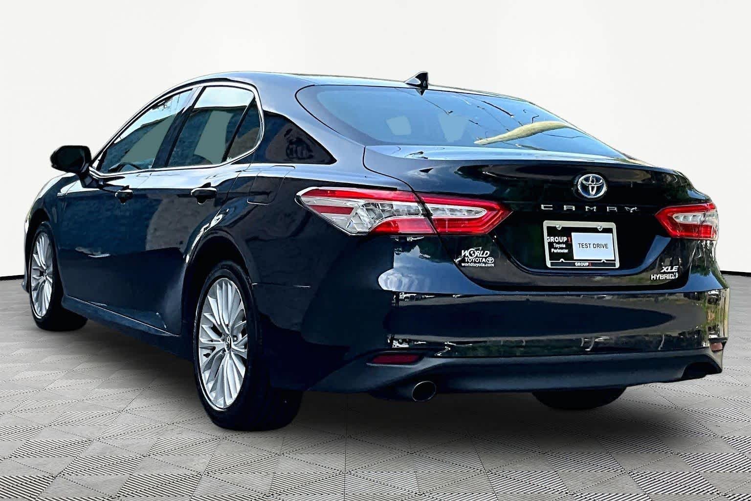 Used 2018 Galactic Aqua Mica Toyota Hybrid XLE image 12