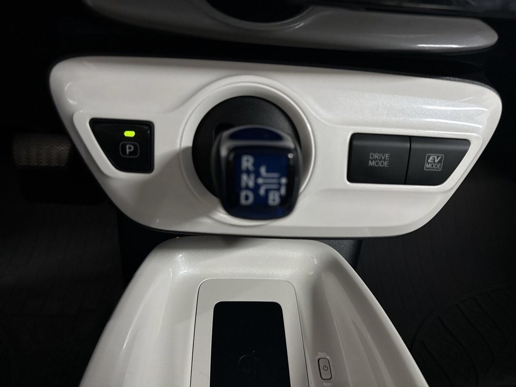 Used 2017 Pearl Toyota Four image 25