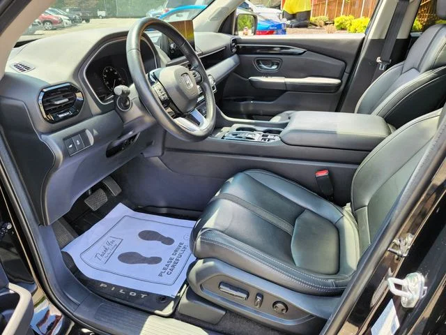 Used 2024 Black Honda Touring image 10