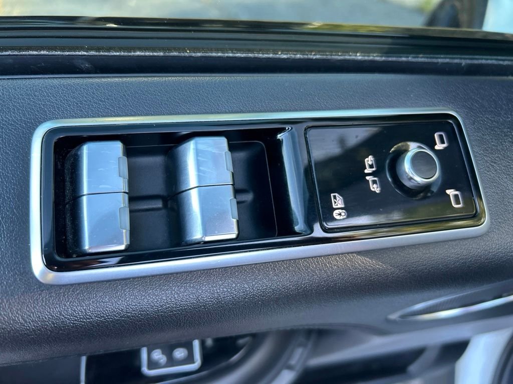 Used 2019 White Land Rover 5.0L V8 Supercharged image 13