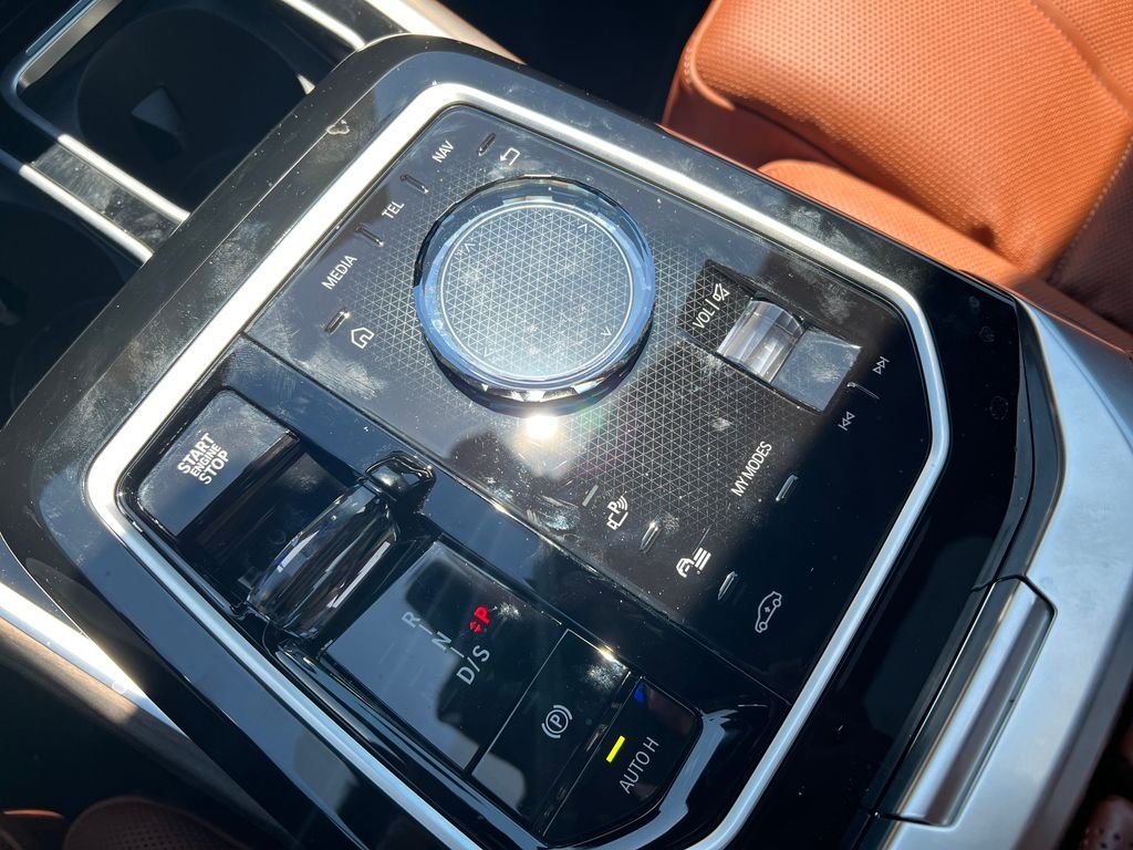 2025 BMW 7 Series 750e - Photo 19