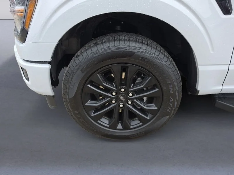 Used 2025 Space White Metallic Ford XLT image 28