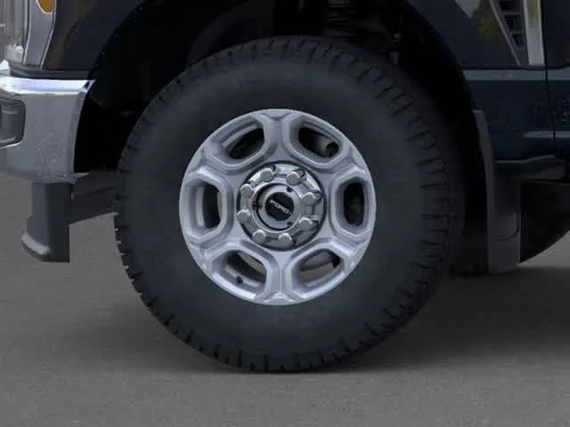 New 2026 Agate Black Metallic Ford XLT image 19