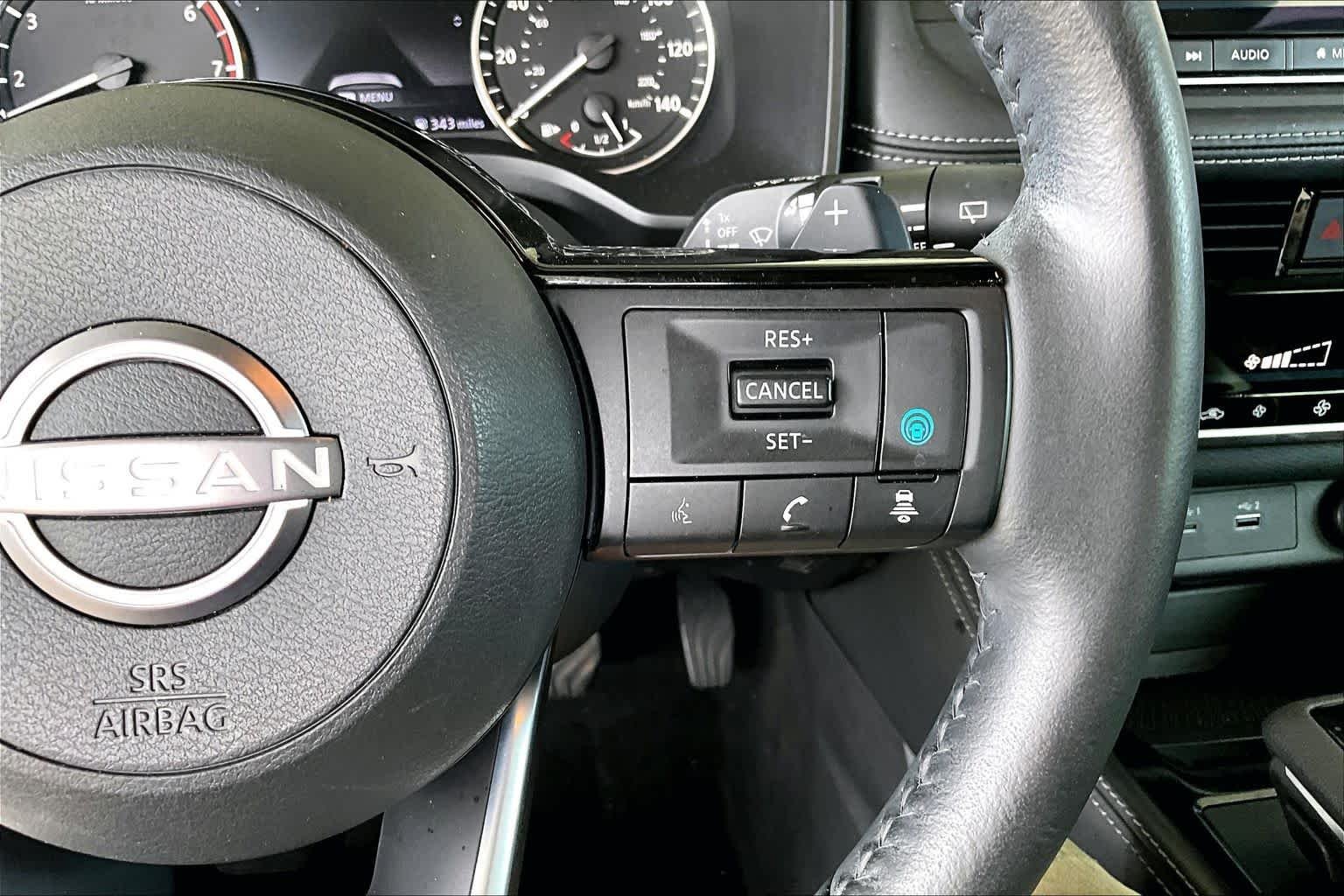 Used 2023 Pearl White Tricoat/Super Black Nissan SL image 49
