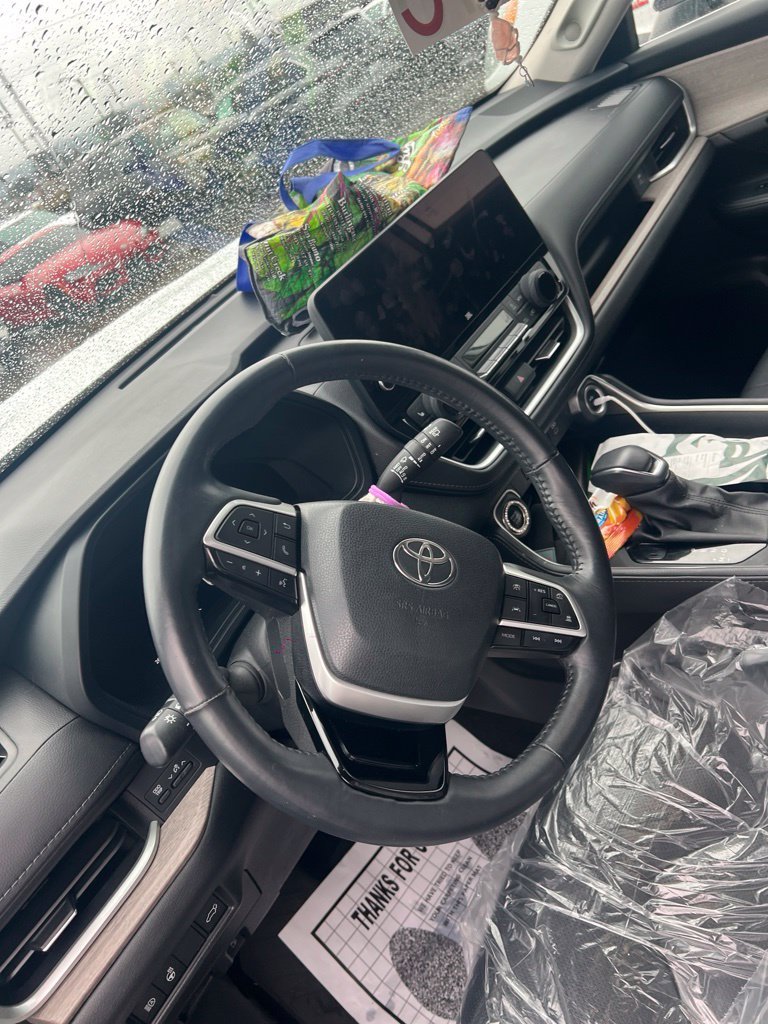 Used 2024 Off-white Toyota Limited image 2