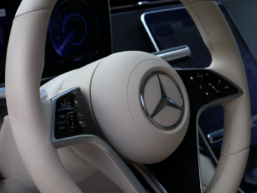 Used 2023 MANUFAKTUR Diamond White Metallic Mercedes-Benz 450 image 20