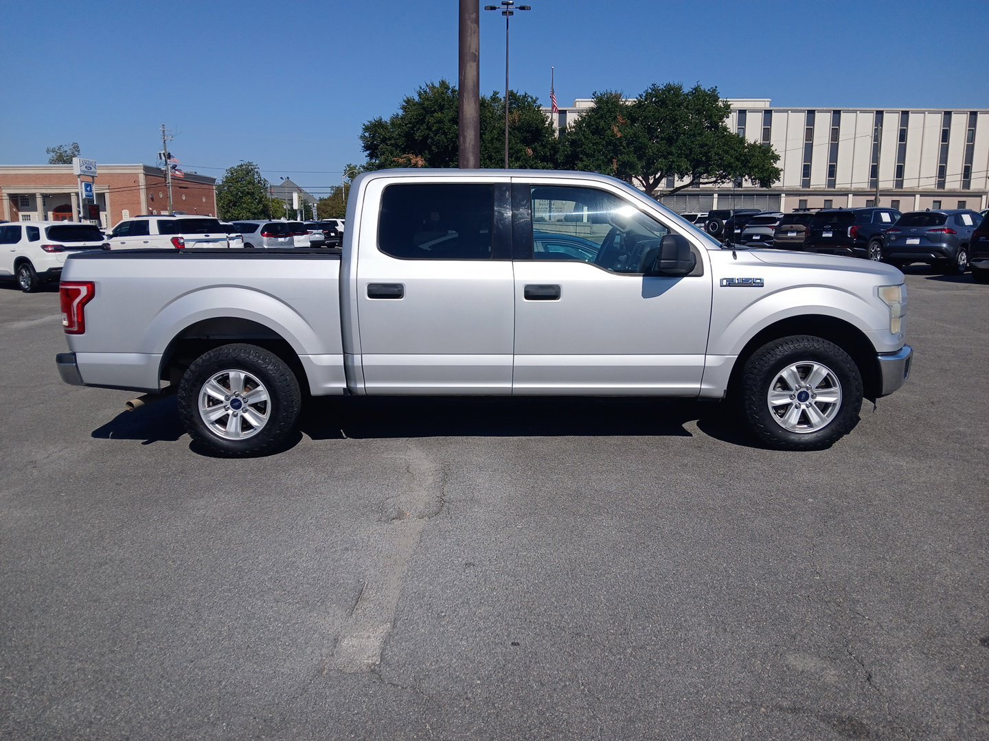 Used 2016 Silver Ford XLT image 3
