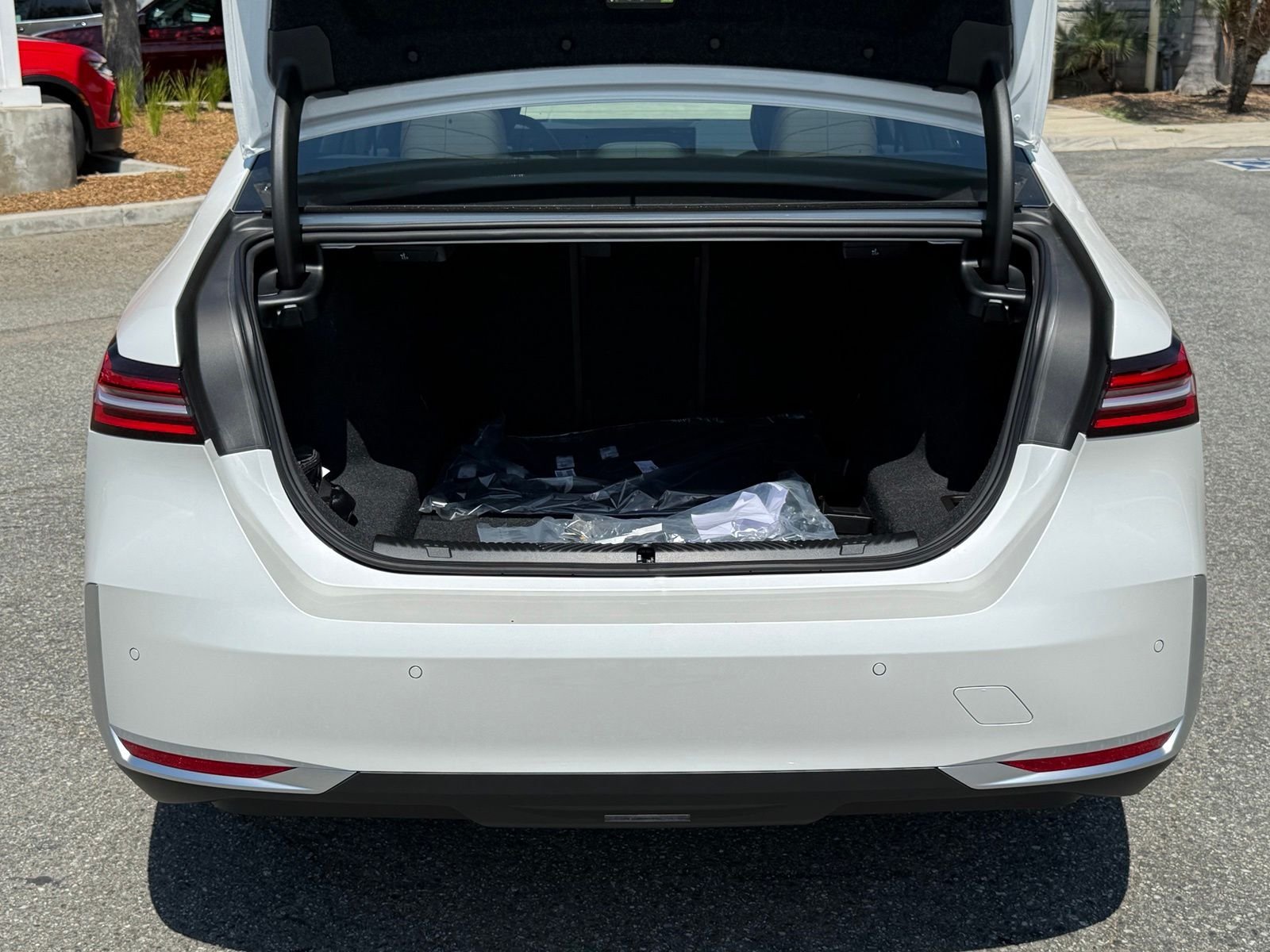 New 2027 Mineral White Metallic BMW 530i xDrive image 16