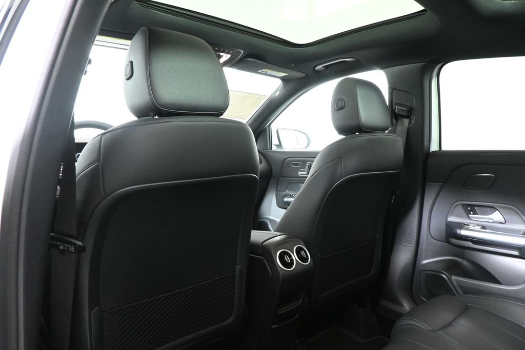 New 2026 Polar White Mercedes-Benz GLA 250 image 29