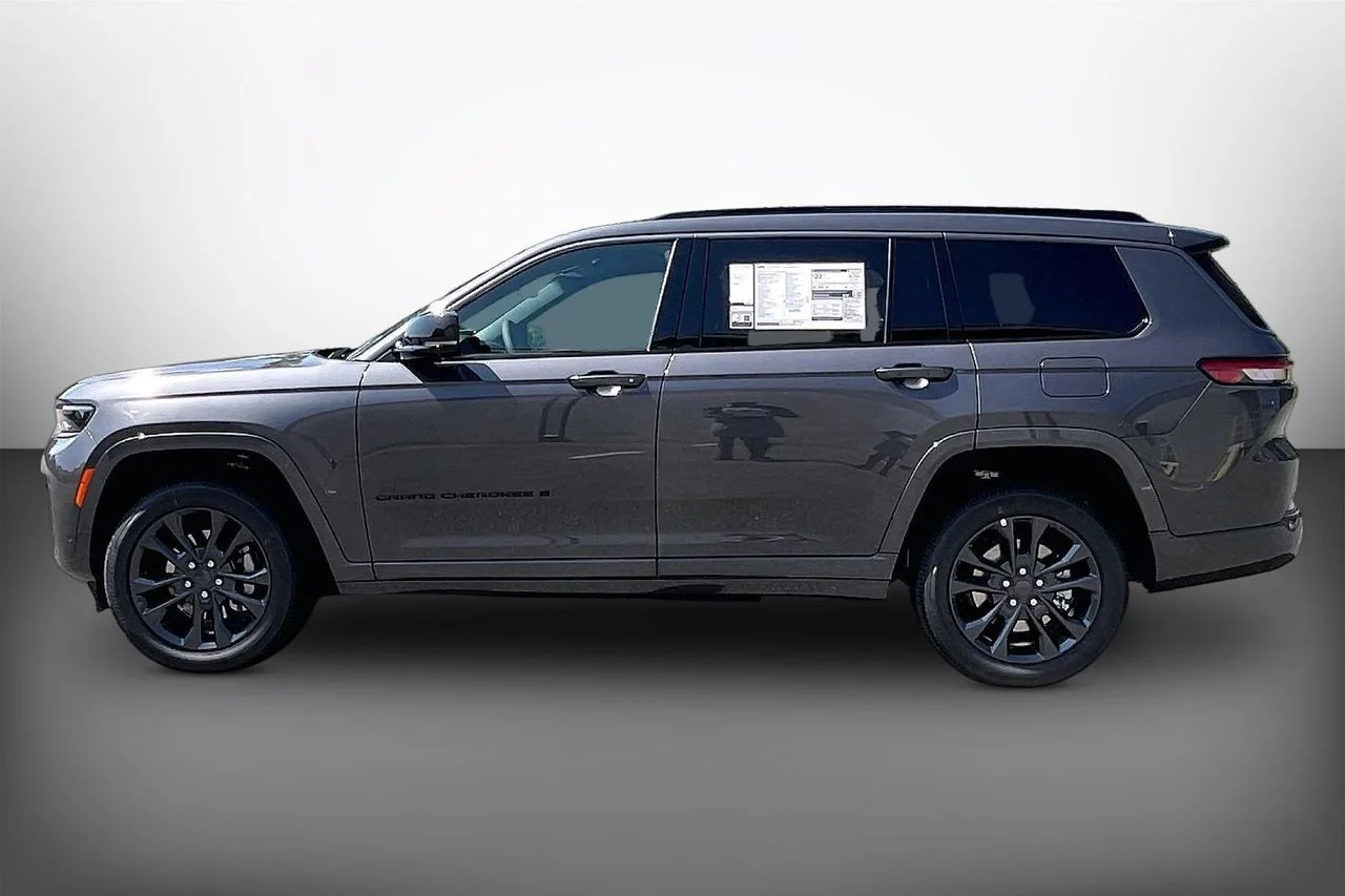 New 2026 Baltic Gray Metallic Clearcoat Jeep Limited Reserve image 5