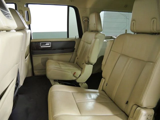 Used 2015 Brown Lincoln Base image 19