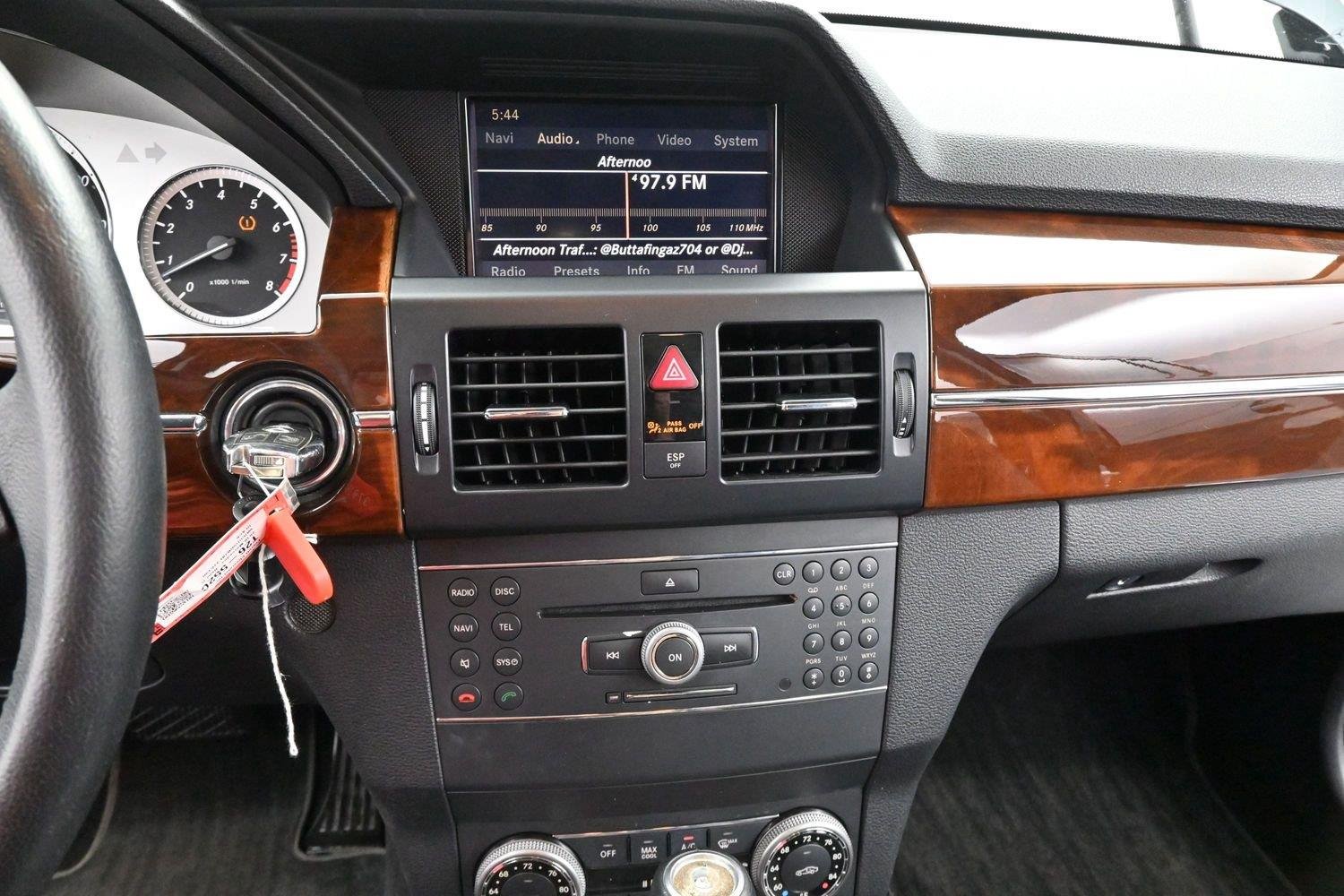 Used 2010 Black Mercedes-Benz GLK 350 image 22