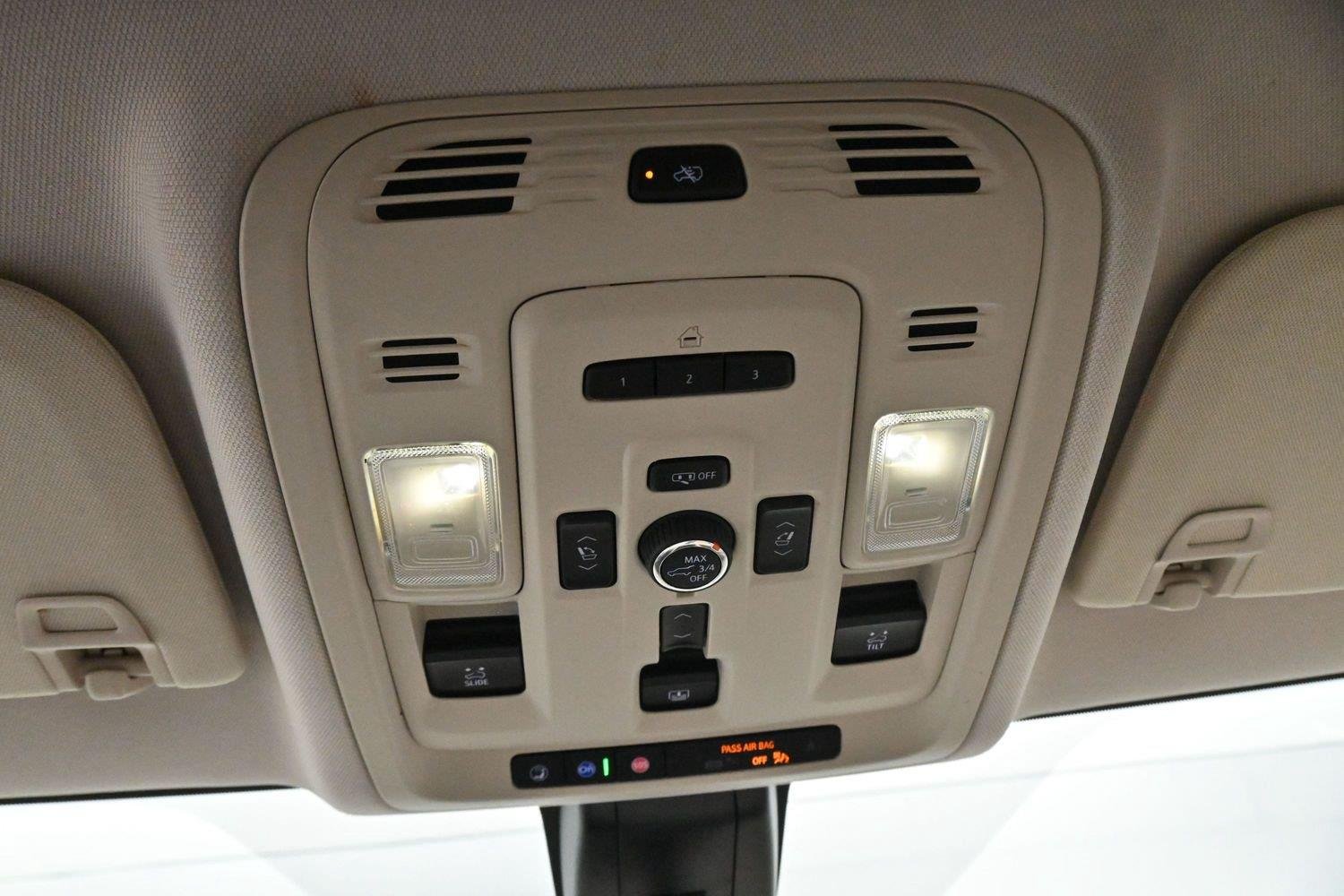 Used 2021 WHITE FROST TRICOAT GMC Denali image 31