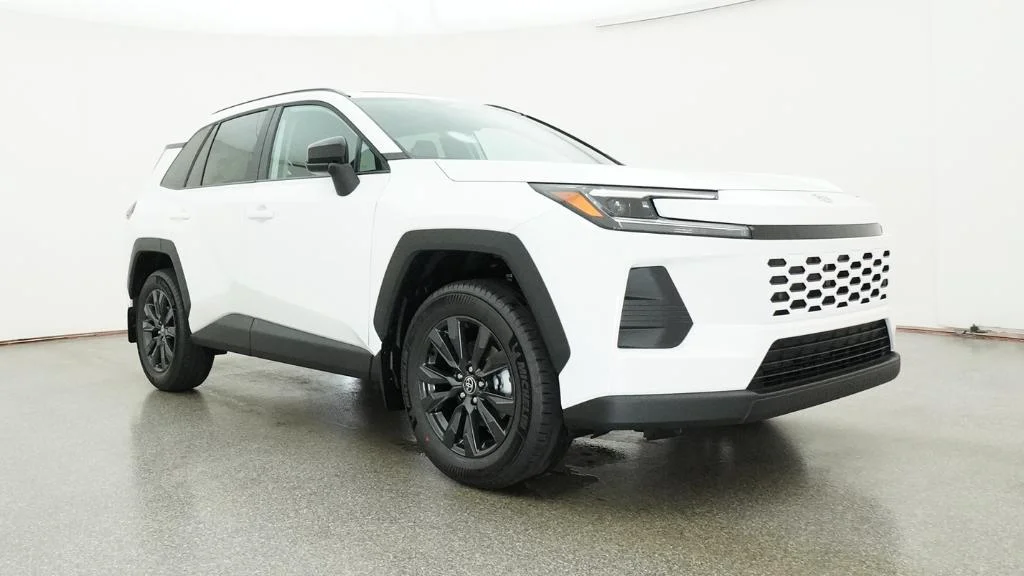 New 2026 Ice Cap Toyota XLE Premium image 3