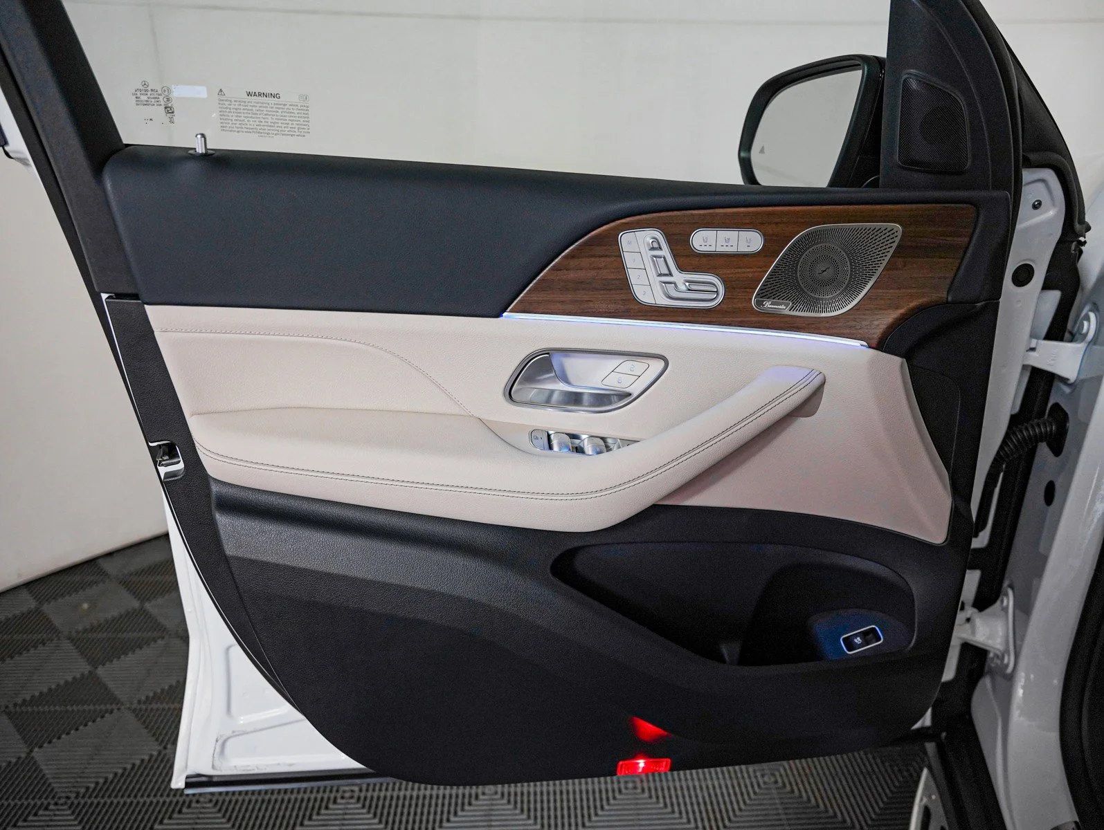 New 2026 Polar White Mercedes-Benz 4MATIC® image 24