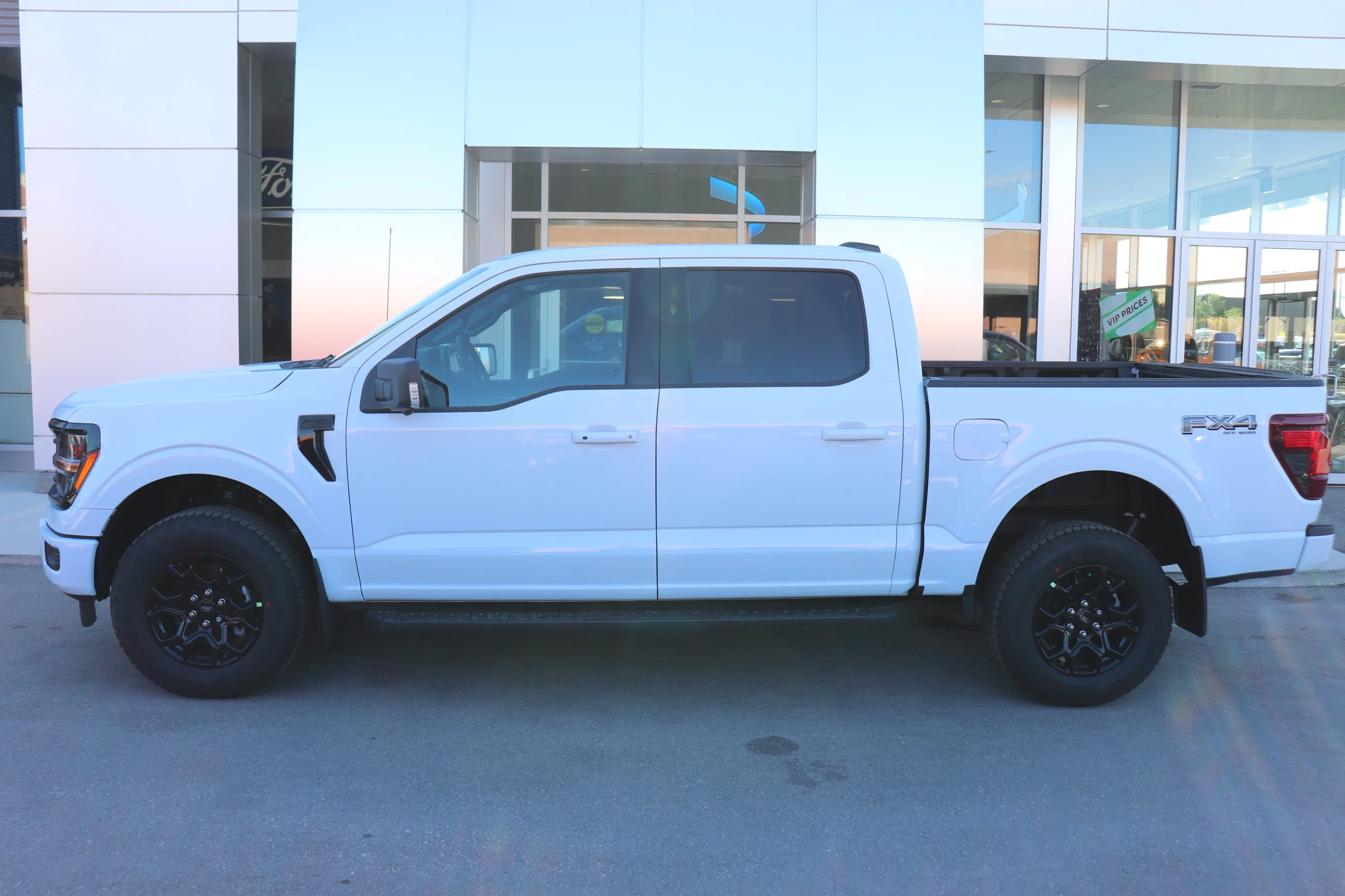 New 2026 OXFORD WHITE Ford XLT image 3