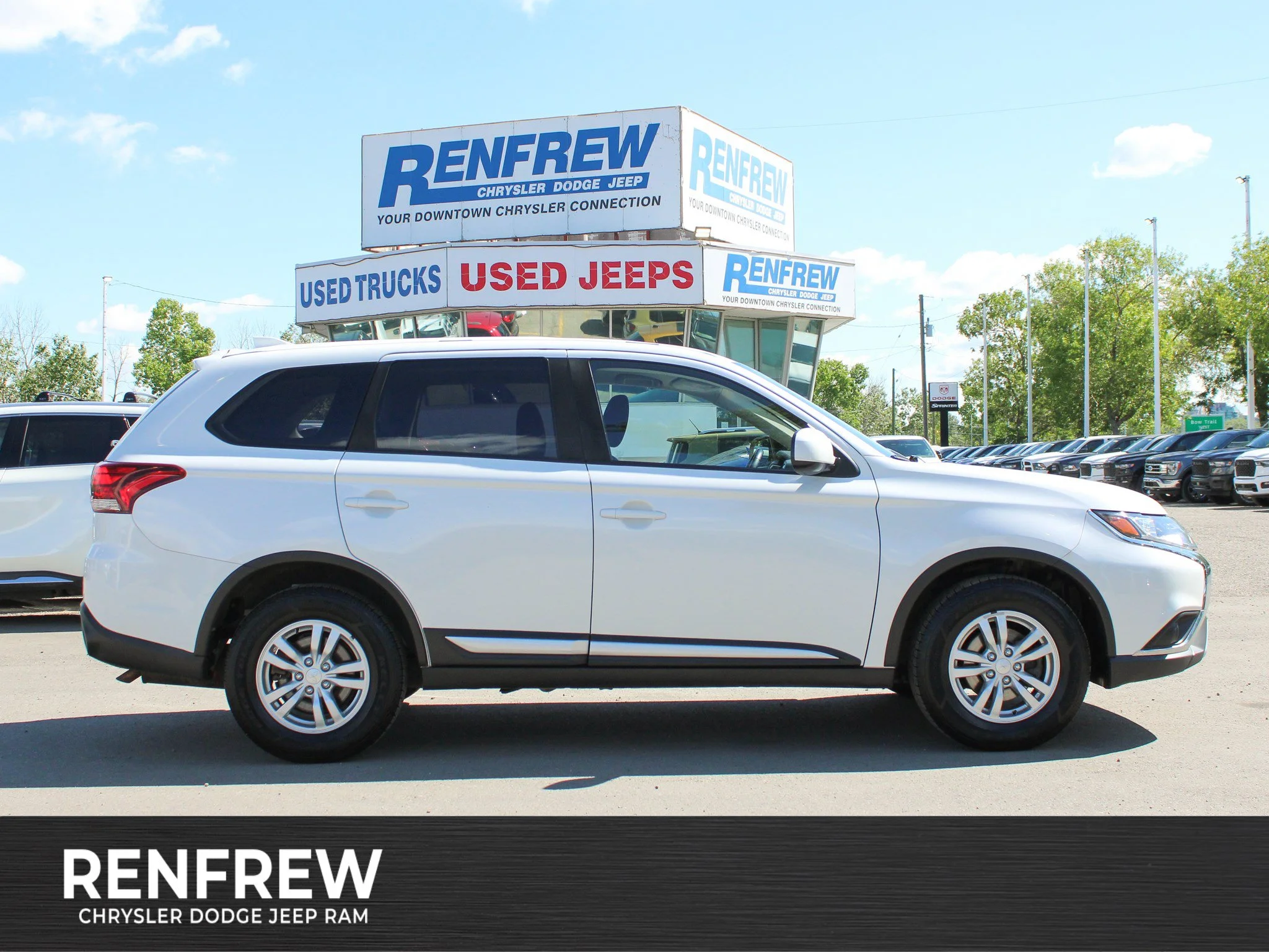 Used 2020  Mitsubishi ES * No Accidents | 7-Seater | Backup Camera | Heated Seats | AWD image 1