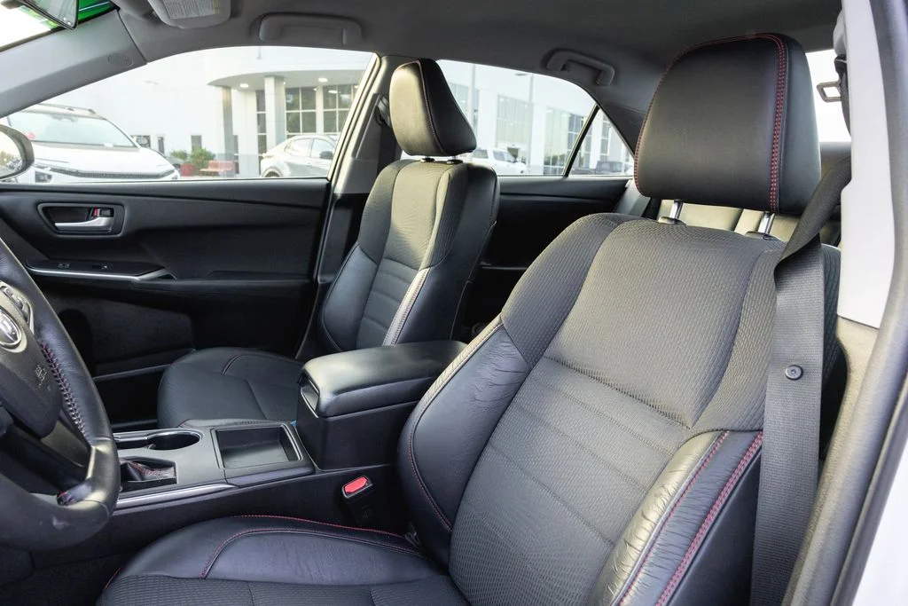 Used 2016 Blizzard Pearl Toyota SE image 11