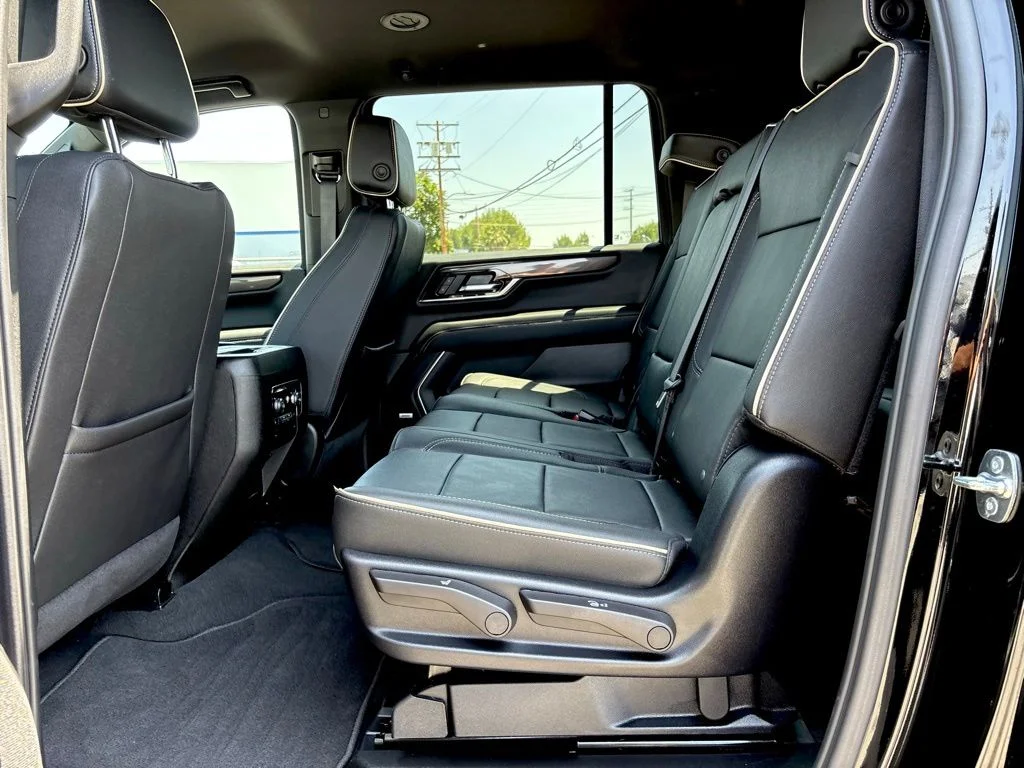 Used 2025 Onyx Black GMC Elevation image 8
