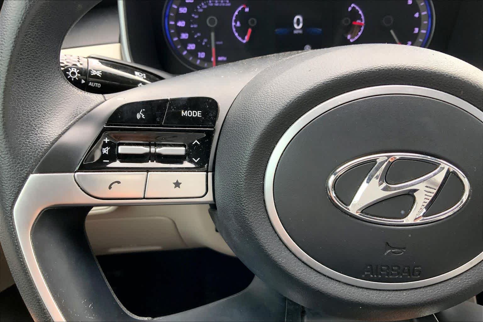 Used 2022 Quartz White Hyundai SEL image 24